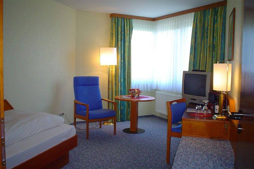 Balladins Superior Hotel Gutsmann Bad Bramstedt Buitenkant foto